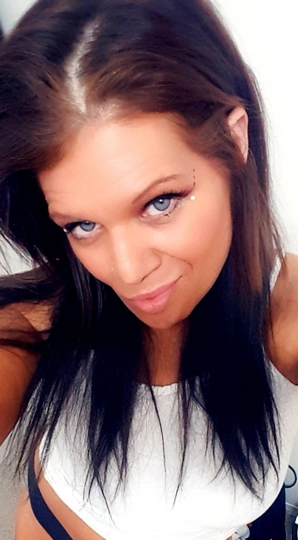 **Pro XXX Party girl! HOT*, TIGHT*, WET*! LETHBRIDGE NOW! **