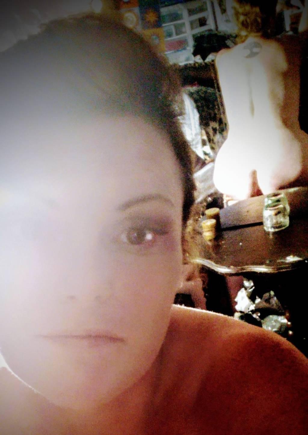 NEW to the Business, Mature Professional Lady to satisfy
