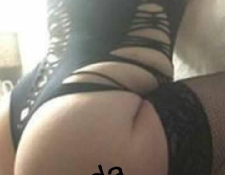 Lyndaaa49 Sexy and M°°f