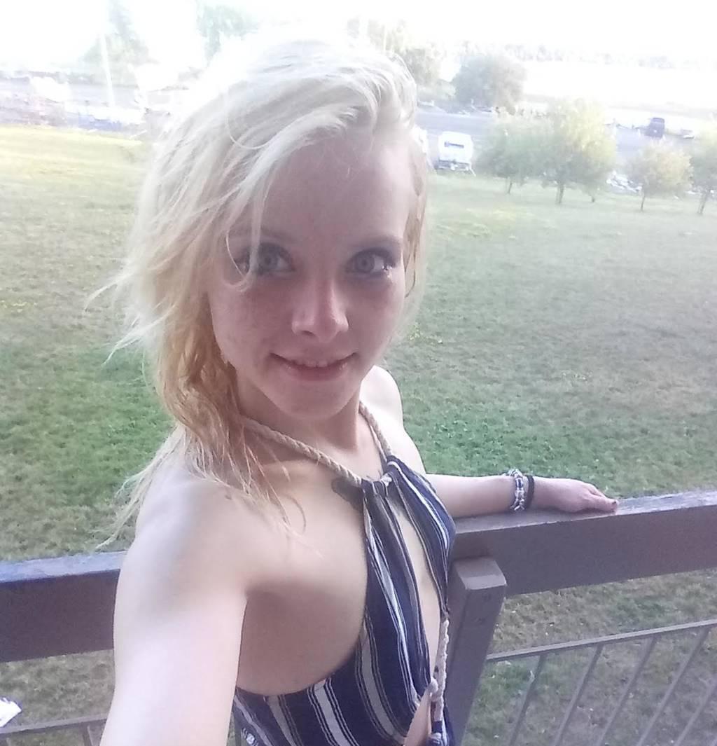 Online only live video call $25/5pics $60/5video $80hh+p+v