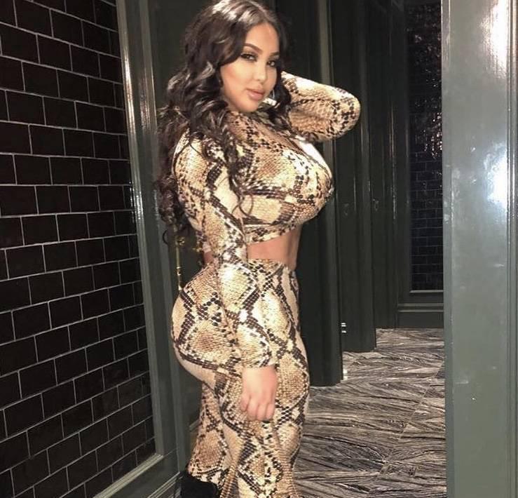 DOWNTOWN upscale IG MODEL: THICK_AFGHAN